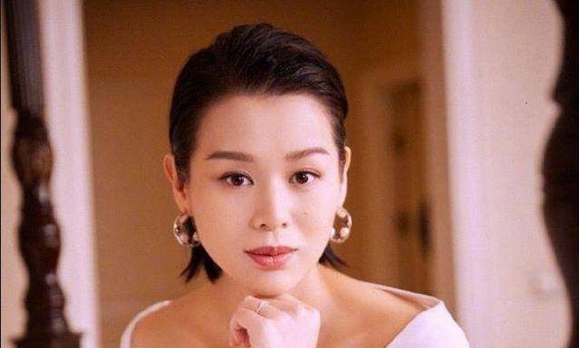 原創甩了相愛7年的黃宗澤最醜港姐胡杏兒如今活出了最美人生