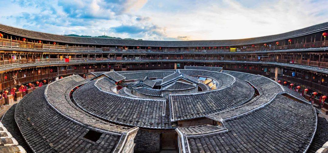 其中包含5a级的福建土楼·永定景区,4a级的龙硿洞风景名胜区,梅花山