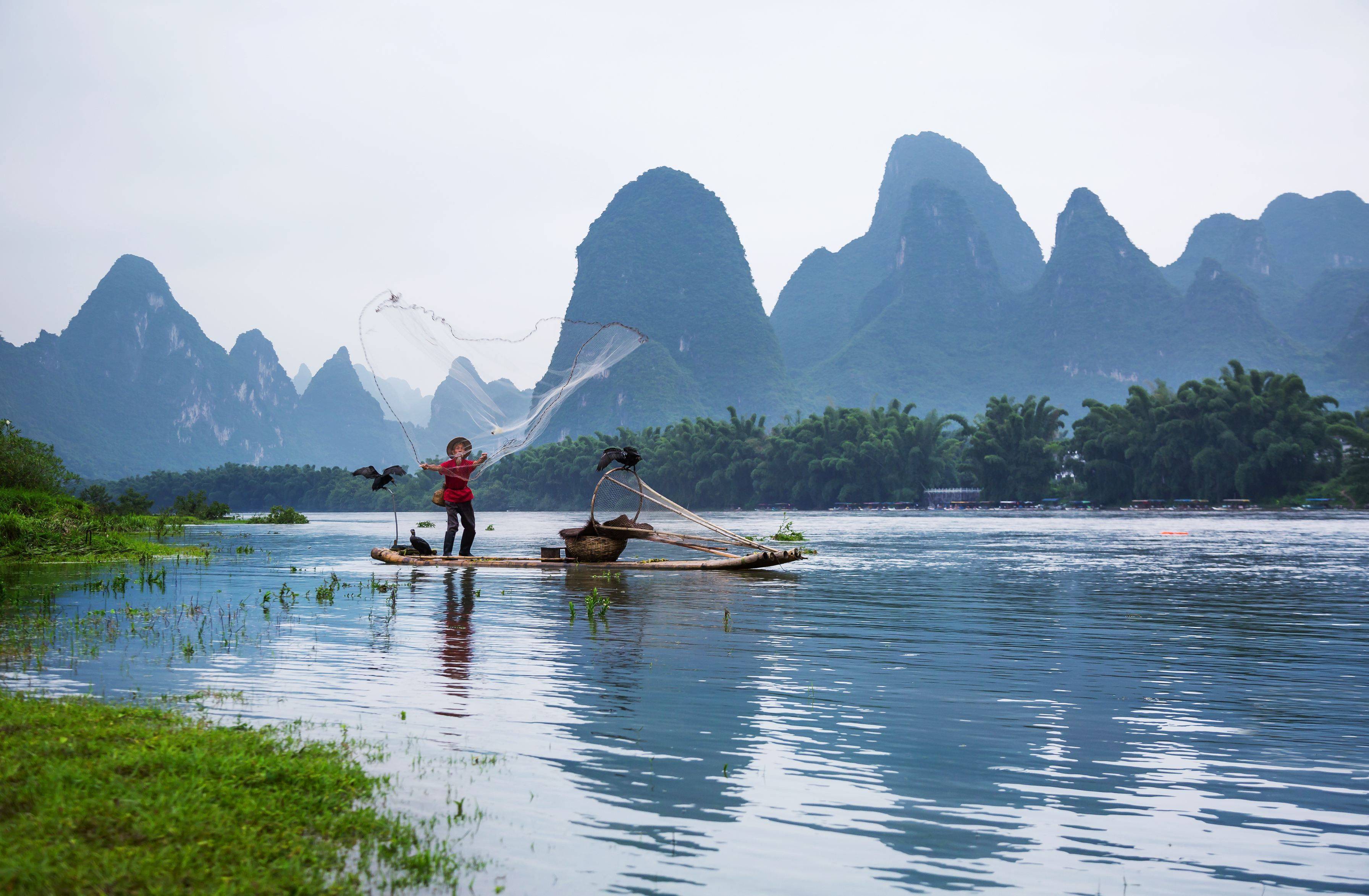 漓江是举世公认的世界一流的风景胜地.