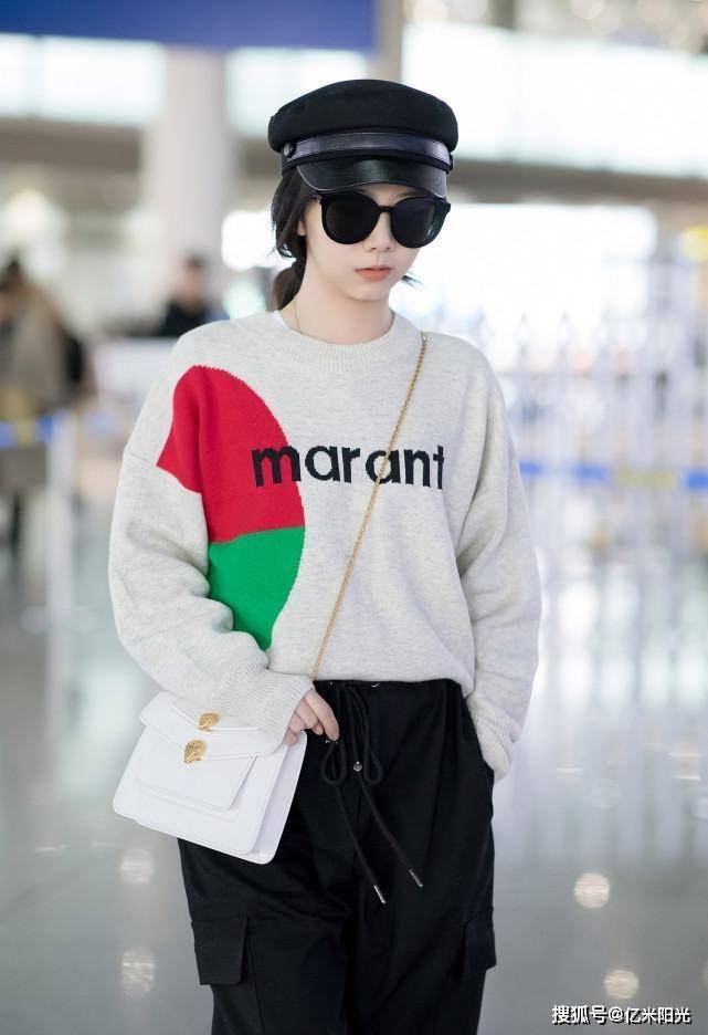 谭松韵的"报童帽"造型不仅复古还显脸小_黑色_建议_帽子