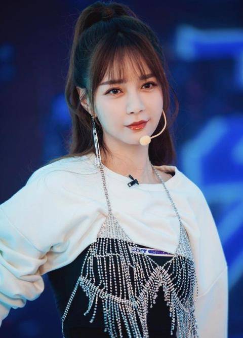 有种"整容"叫沈梦辰出道后,看到出道前的照片:确定是一个人?