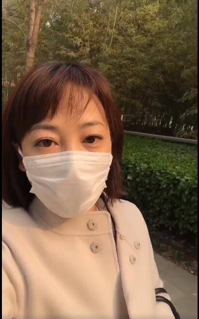 原创前电视主持劳春燕近况曝光气质淡雅保养好主持功底依旧强大