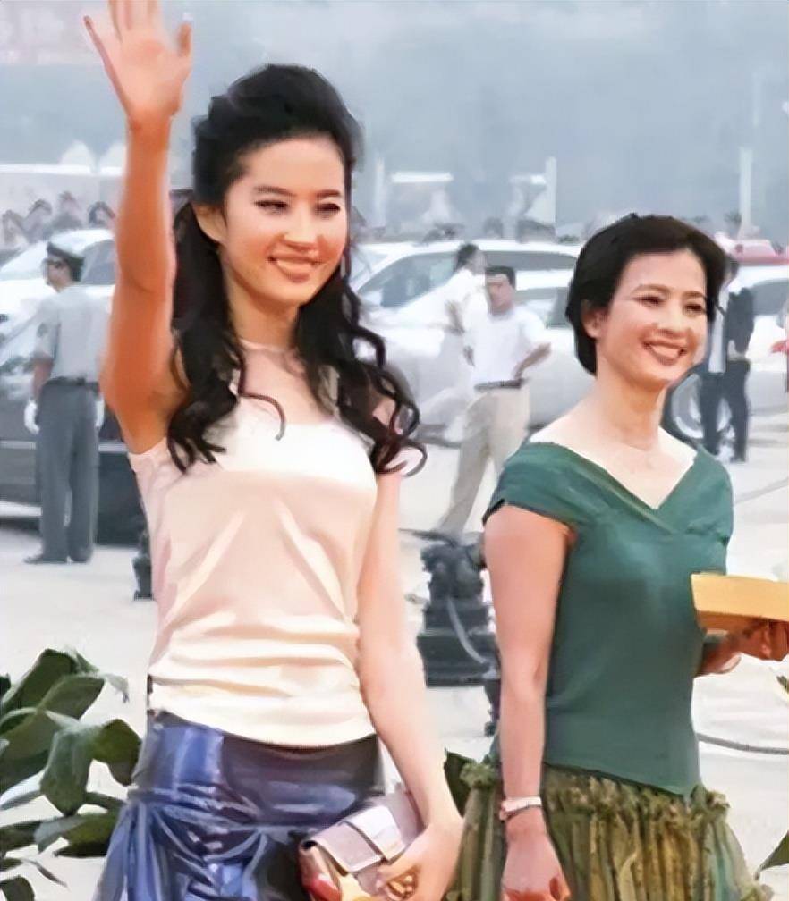原创25年后再看刘晓莉和刘亦菲才明白她们母女搭档是最好的选择