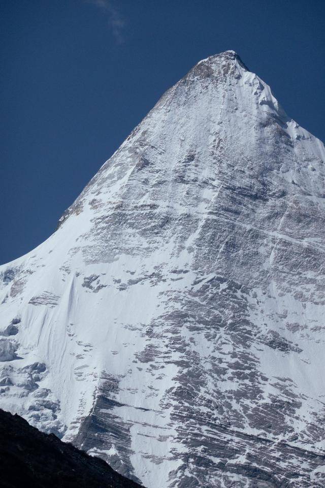 央迈勇雪山,景色壮美,竟然是文殊菩萨的化身_亚丁_神山_海拔