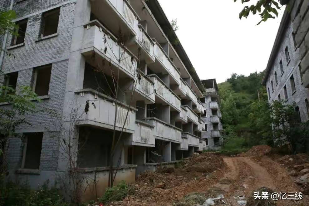 陕西洛南秦岭深处的小香港废弃的军工厂