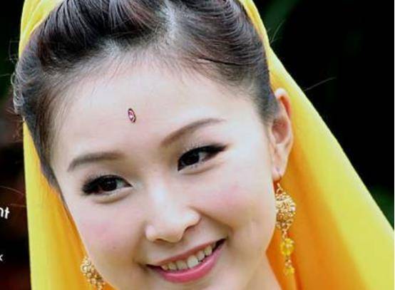 33岁香港女明星当"外卖员":人到中年,无力改变命运就改变自己