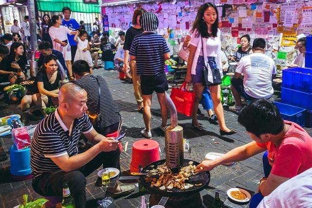 东北最喜欢烧烤的省份特色食材多外地游客烧烤里充满人情味