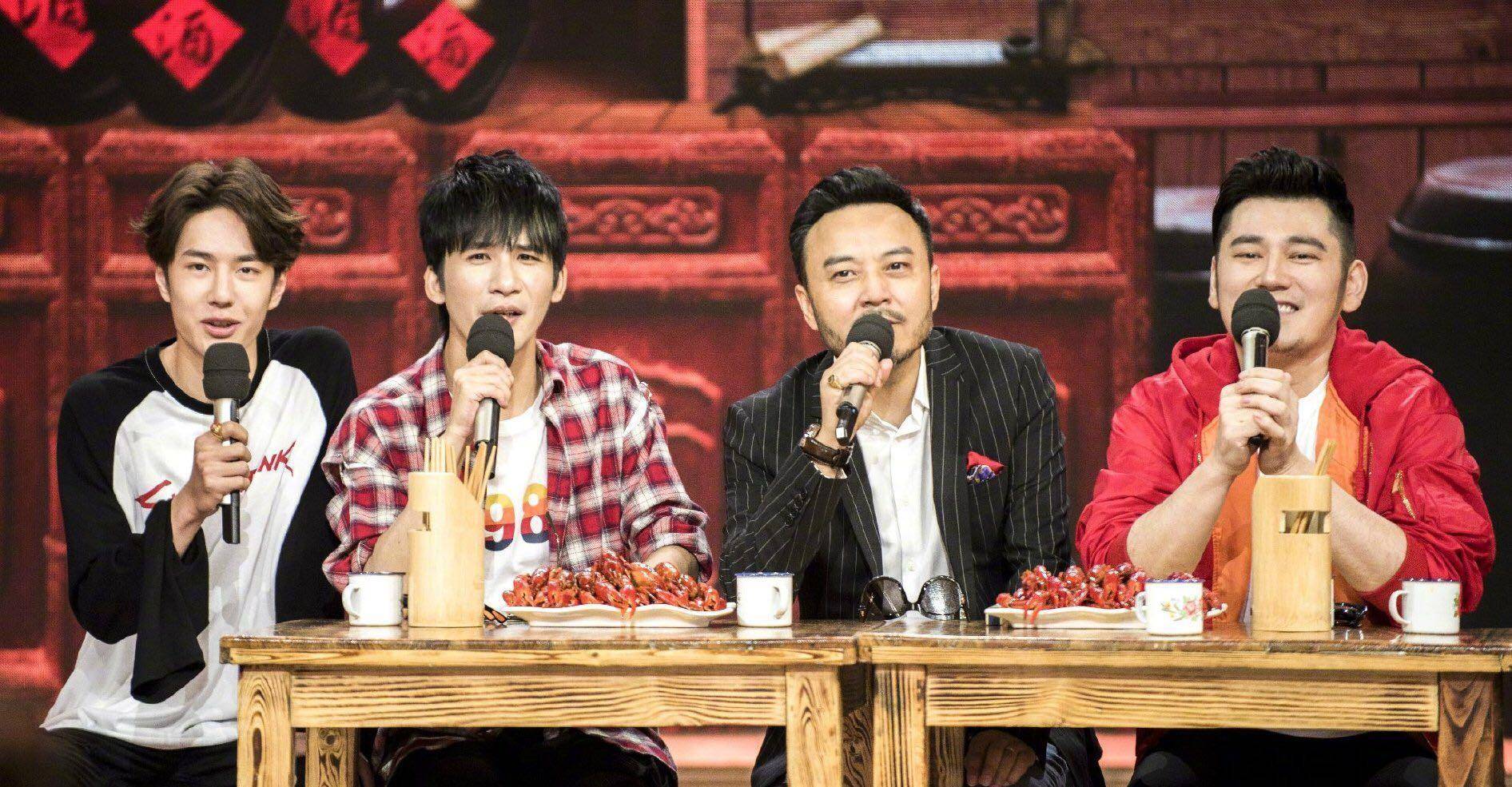 王一博竟然能成"地摊经济"的赢家,气质果然不同啊_陈赫_钱枫_美食