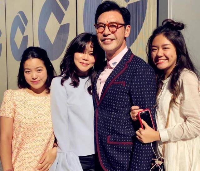 原创章小蕙女儿近照曝光素颜清纯可人气质不输钟镇涛二婚所生千金