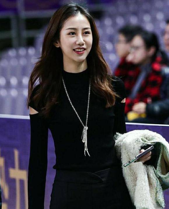 原创陈露晒打球视频身材如少女在美国生活多姿多彩越来越漂亮