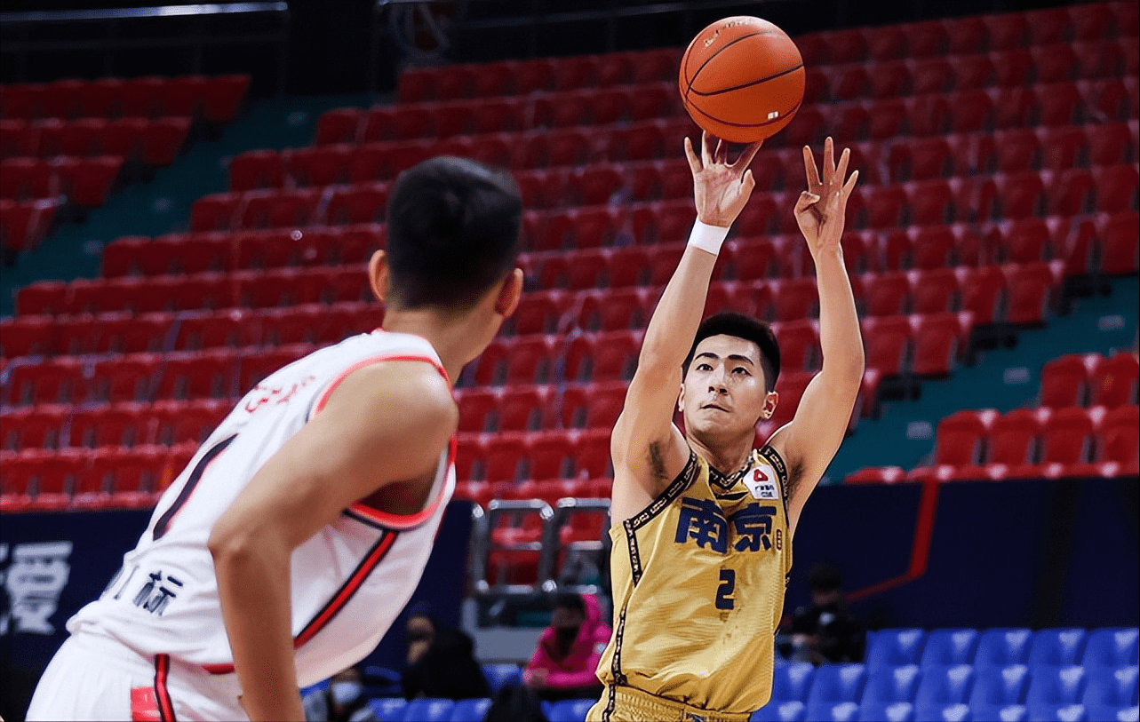 原创辽宁新星女友曝光身材高挑高颜值演员出身互送礼物很恩爱