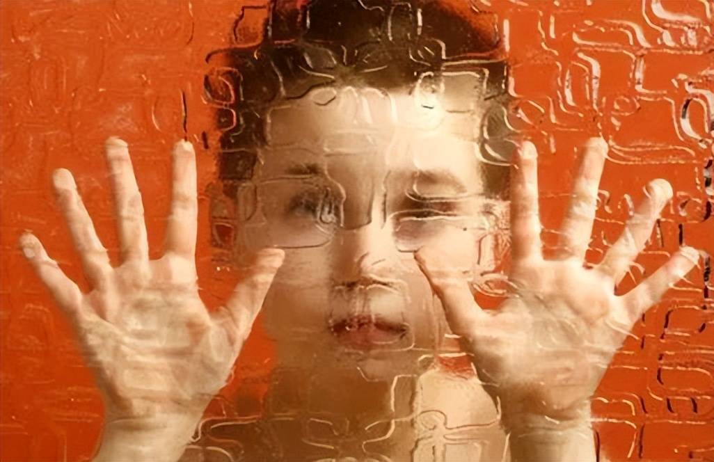 警惕性格外向话痨的孩子也可能是自闭症