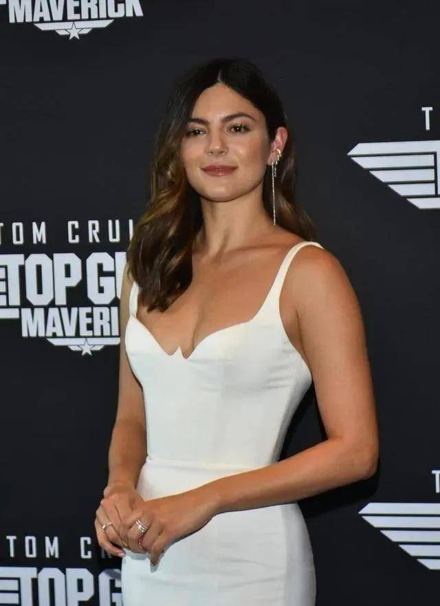 气质大美女莫妮卡巴巴罗_角度_美国_超级女星