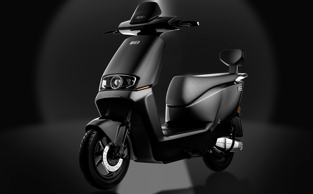 日报》,并获得清华大学两位教授央视网权威背书的新日汽车级锂电池