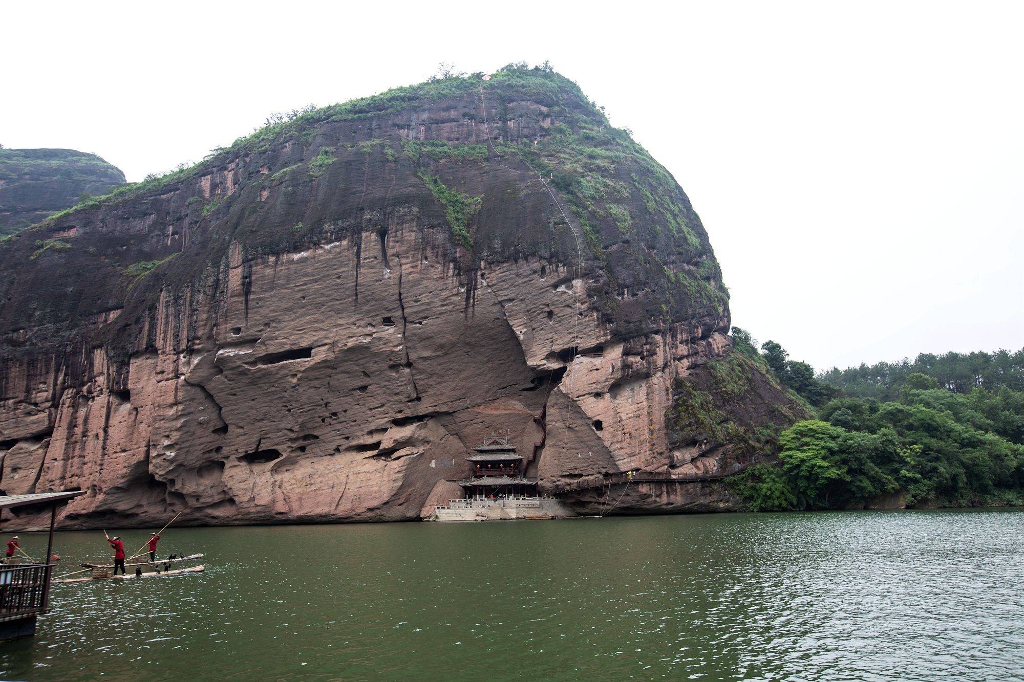 江西鹰潭龙虎山,我国第八处世界自然遗产,藏着绝美的丹霞地貌_道教