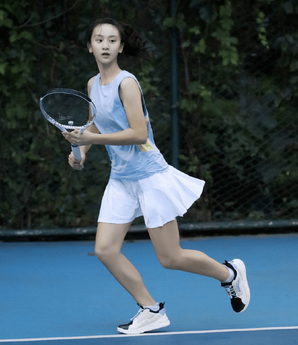 现在,森碟已经长成落落大方的运动系美少女,继承了田亮的运动天赋
