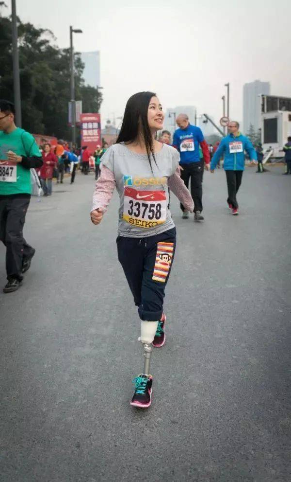 被埋废墟30多个小时,14年后,她涅盘重生_廖智_女儿_婆婆