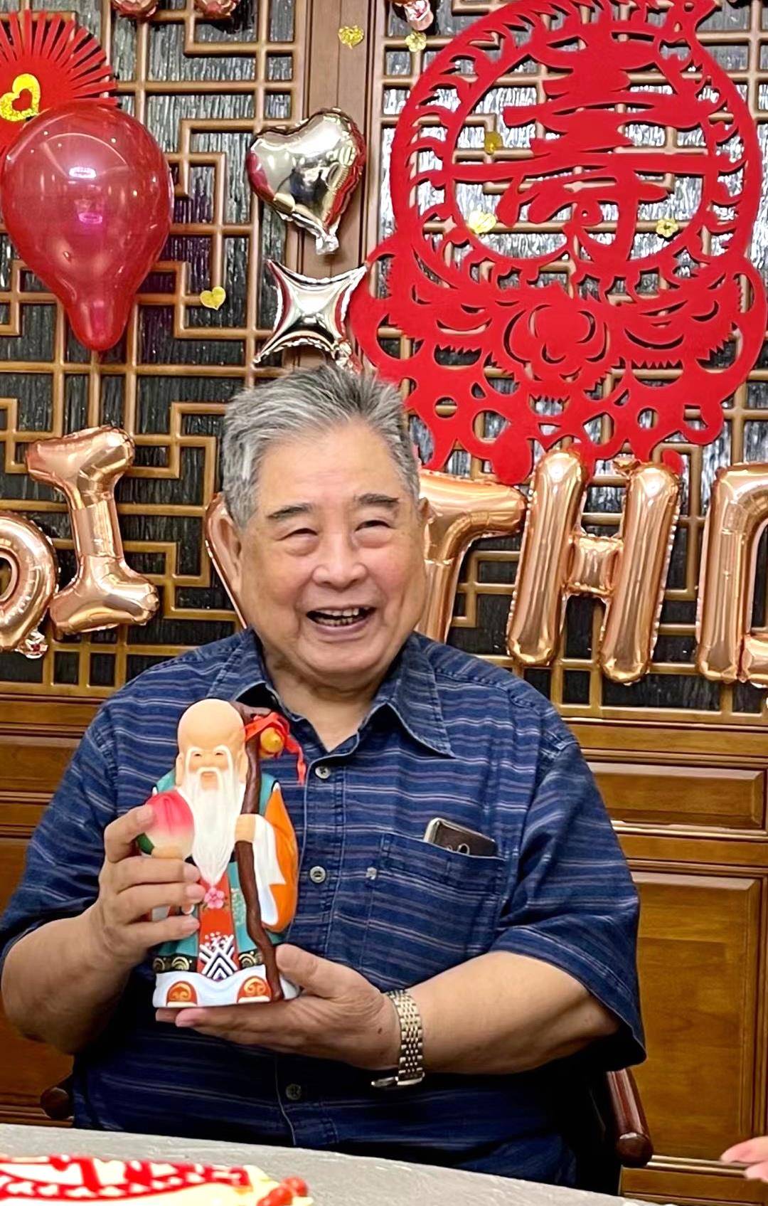 88岁电影艺术家张良生日照曝光,夫妻都80多岁,堪称神仙眷侣