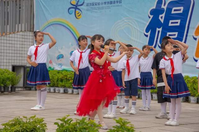 国际护士节,天使在人间|记实小外国语学校小米兰中队升旗仪式_工作