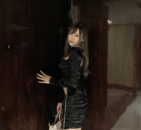 腐团儿微博晒美照,项链位置惹眼,看到腰部后,网友