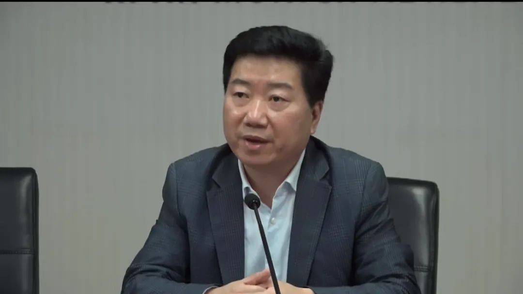 会议最后,西安市卫健委党委书记樊军荣做了总结,首先对全体护理同仁