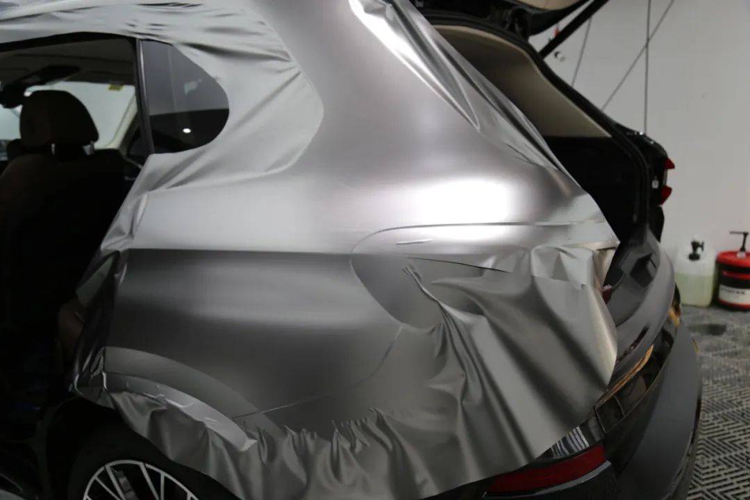 宝马x5全车改色贴膜液态金属银