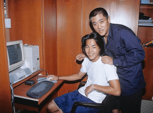 柯受良:2003年因酒后哮喘离世,19年过去,他妻儿都过得怎样了?