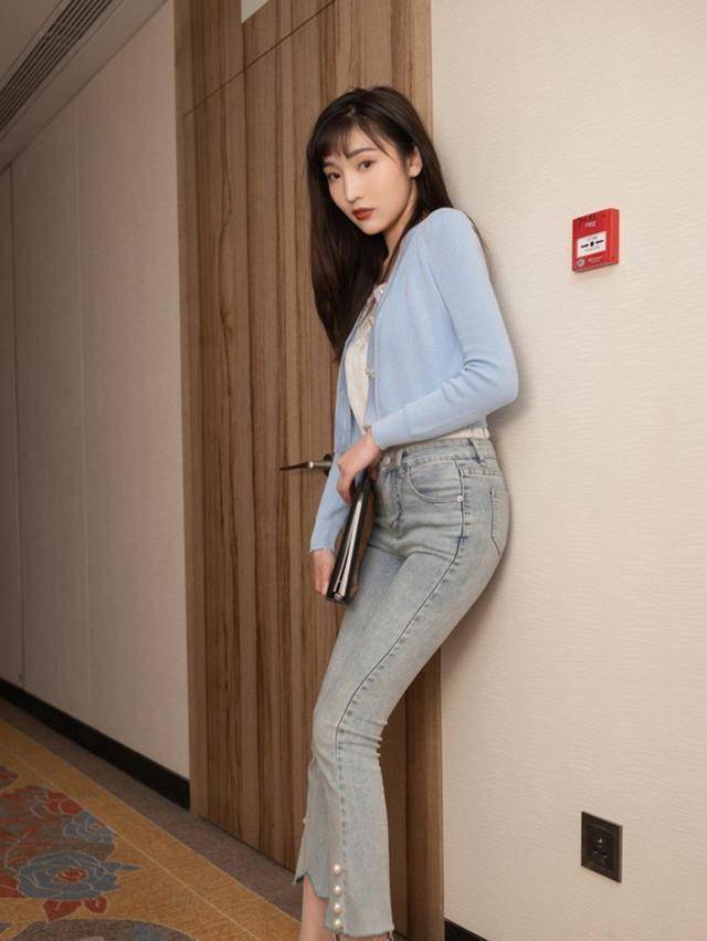 格子裙还是得偏瘦的美女穿起来才好看个子高挑清纯动人