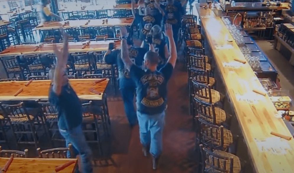 原创美国暴走族的帮派火拼9死18伤177被捕2017美国韦科枪战