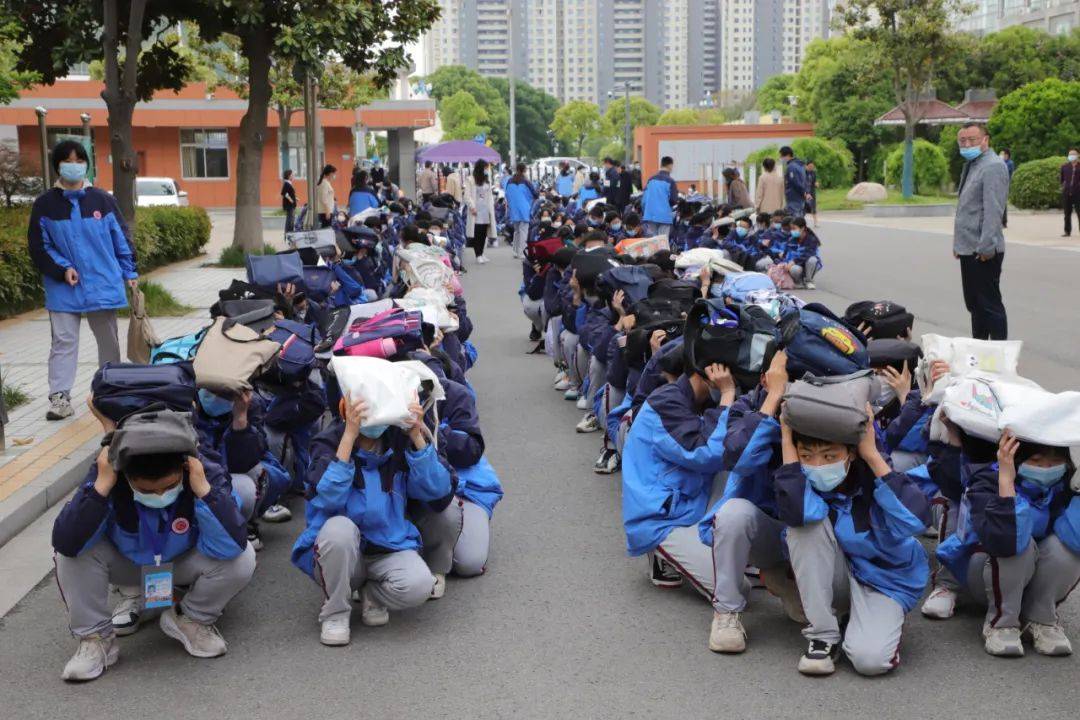 盐城市文峰初级中学开展512防震疏散演练活动