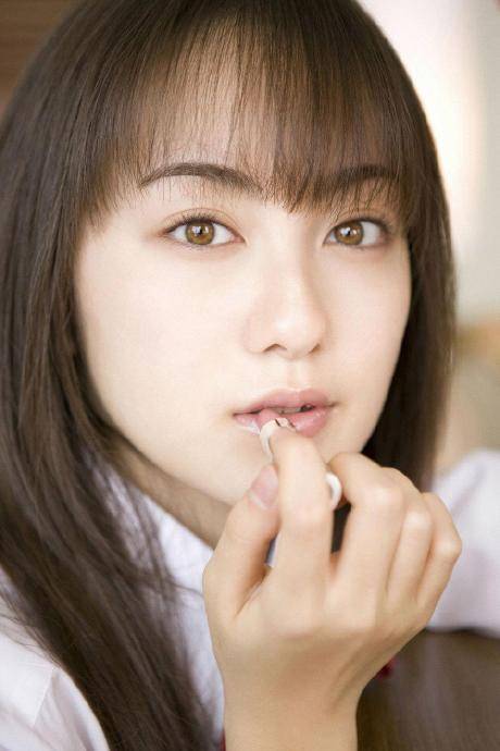 而这次的结婚对象女演员松山玛丽曾经参演人气特摄电视剧《牙狼garo》