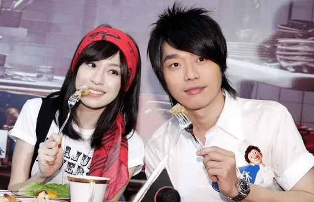 《微笑百事达》播出16年,男女主现状,王心凌仍是少女,男主沧桑_张栋梁