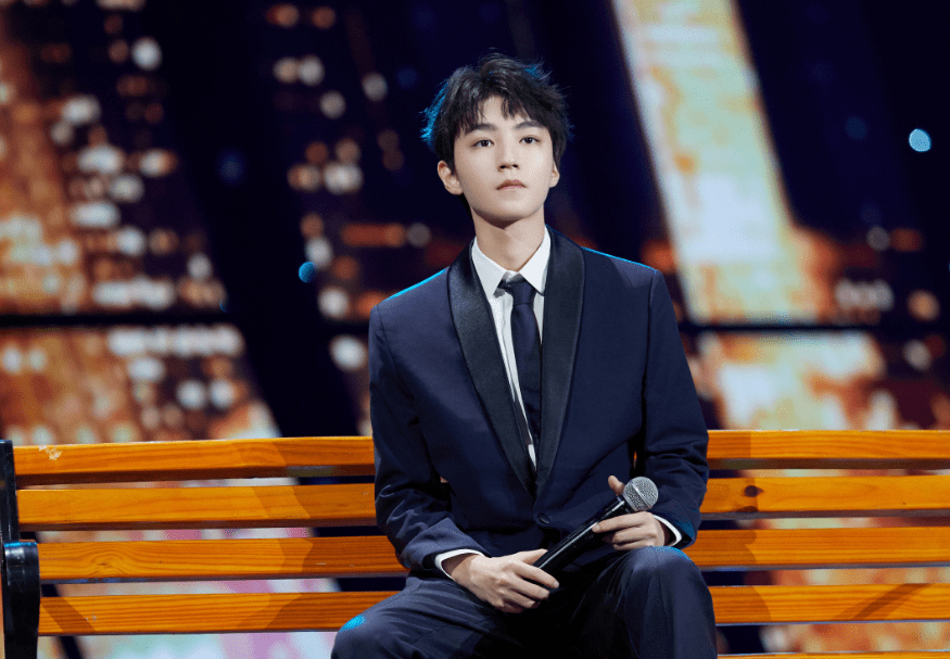 放弃事业和自我,母亲对王俊凯"平凡的爱",让他7年成顶流_龚声宏_儿子