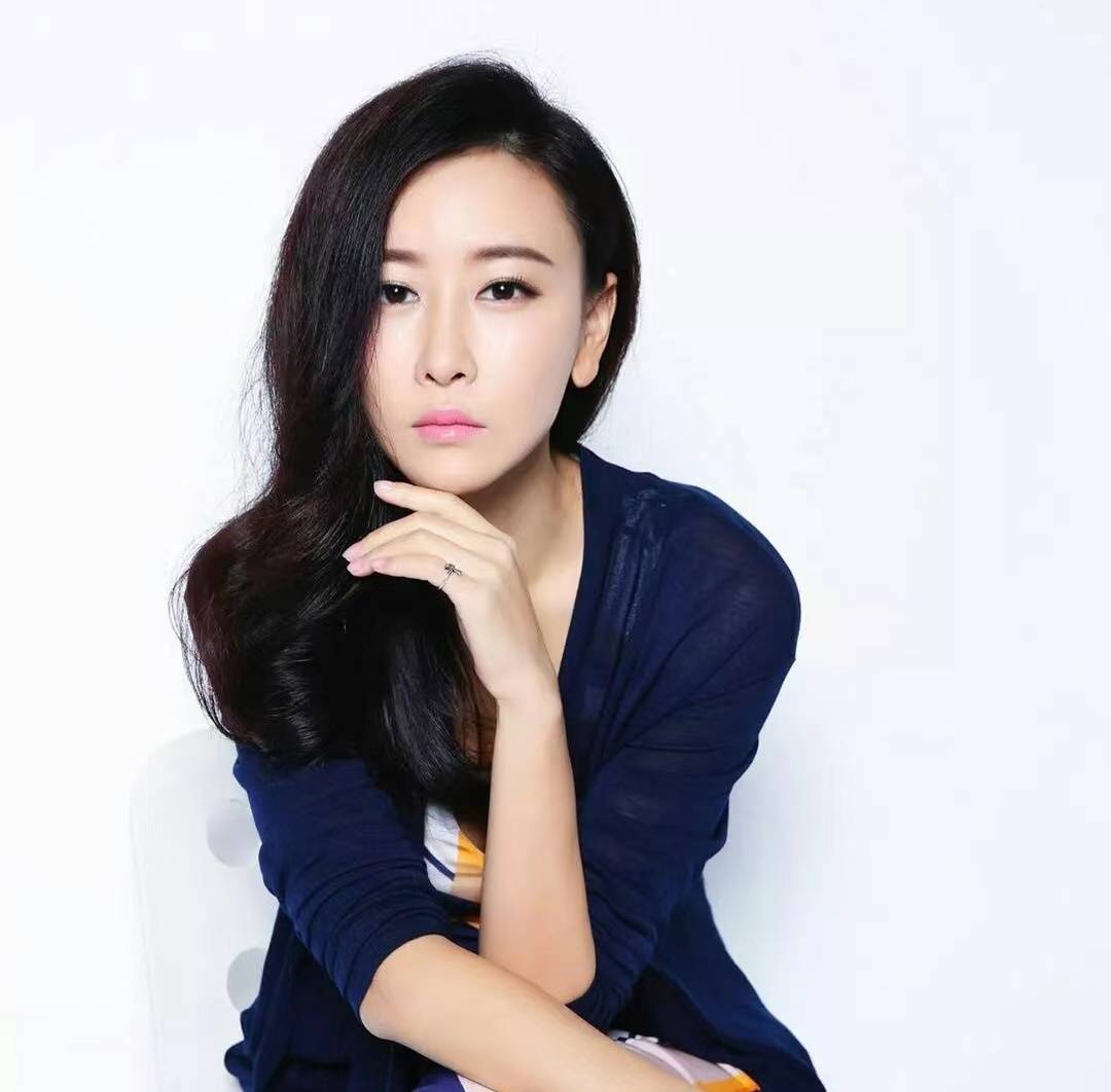 原创裴娜毛俊杰女儿生父成谜曾诋毁海关人员参加浪姐想翻红