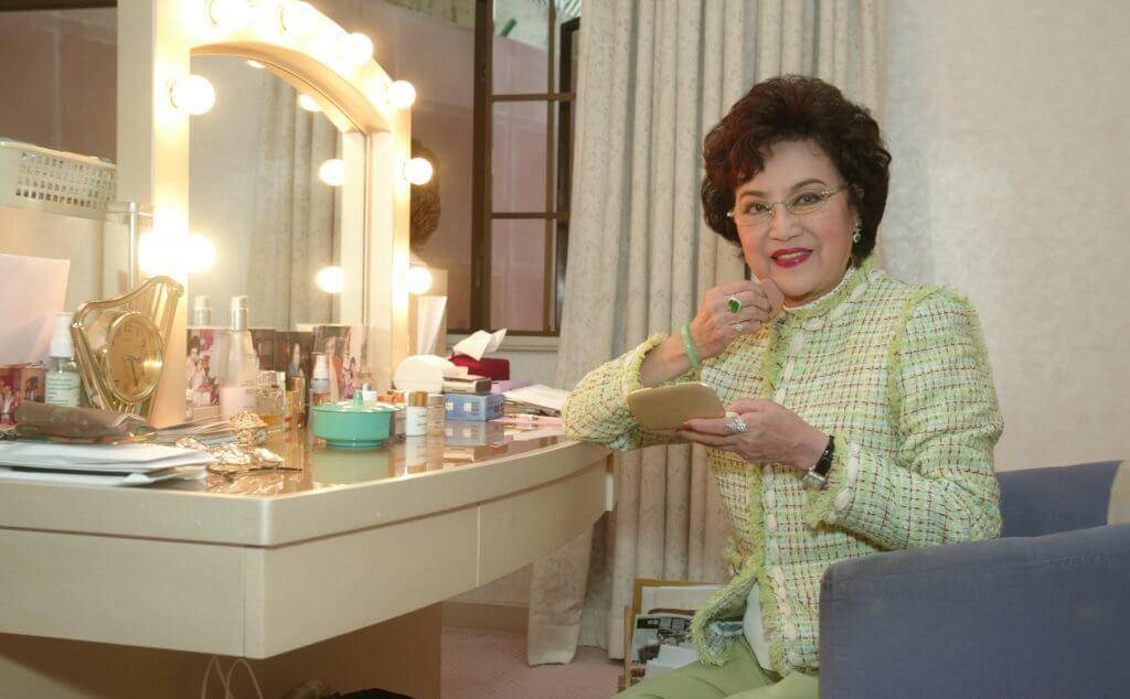 嘴唇红红像搽了唇膏,女儿曝光丧礼细节_萧紫筠_时候_母亲