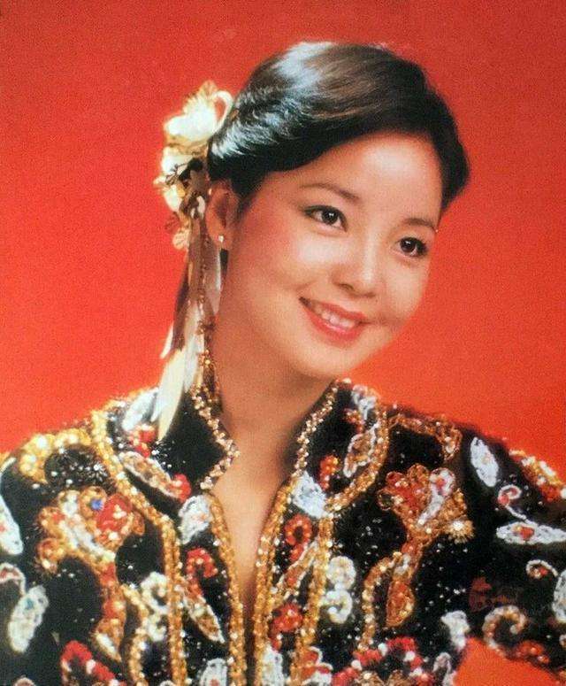 邓丽君42岁离世,却留下4段真情,段段令人惋惜?_林振发_成龙_吉隆坡