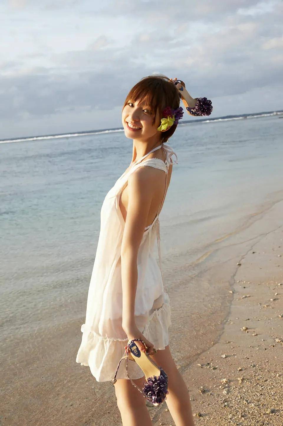 原创篠田麻里子的写真集firstlove鉴赏