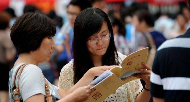 谨慎报考！上海四所害人不浅的大学，学历如费纸，坑骗考生和家长