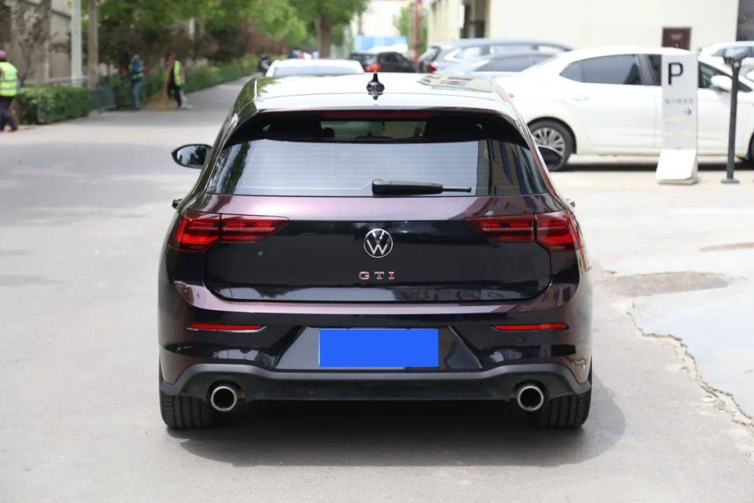 大众gti全车改色贴膜黑魅红