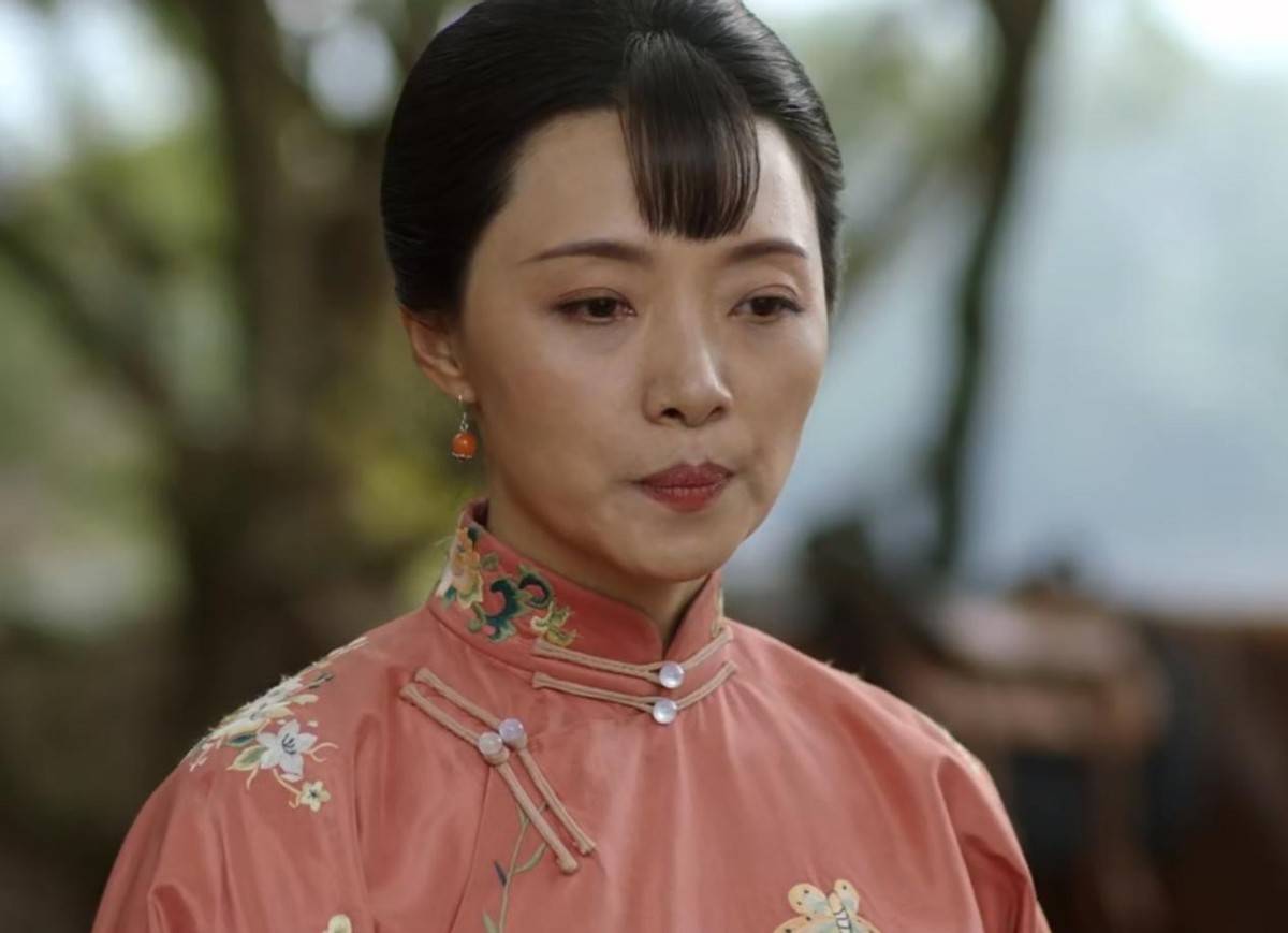 原创亮剑秀芹新剧大变样烈焰红唇配民国装40岁美出新高度