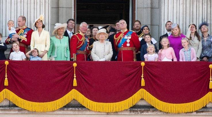 英国王室秃头龅牙一箩筐，玛格丽特公主4个孙辈，守住了美人基因