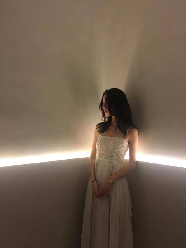 原创迅猛龙特蕾莎网红第一美她素颜照后男粉坐不住了疯言风娱