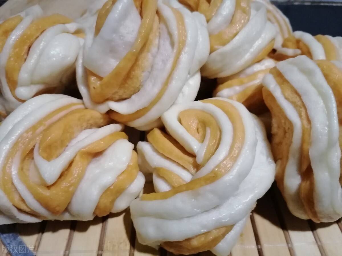 原创貌美如花的花卷一根筷子卷出漂亮的造型