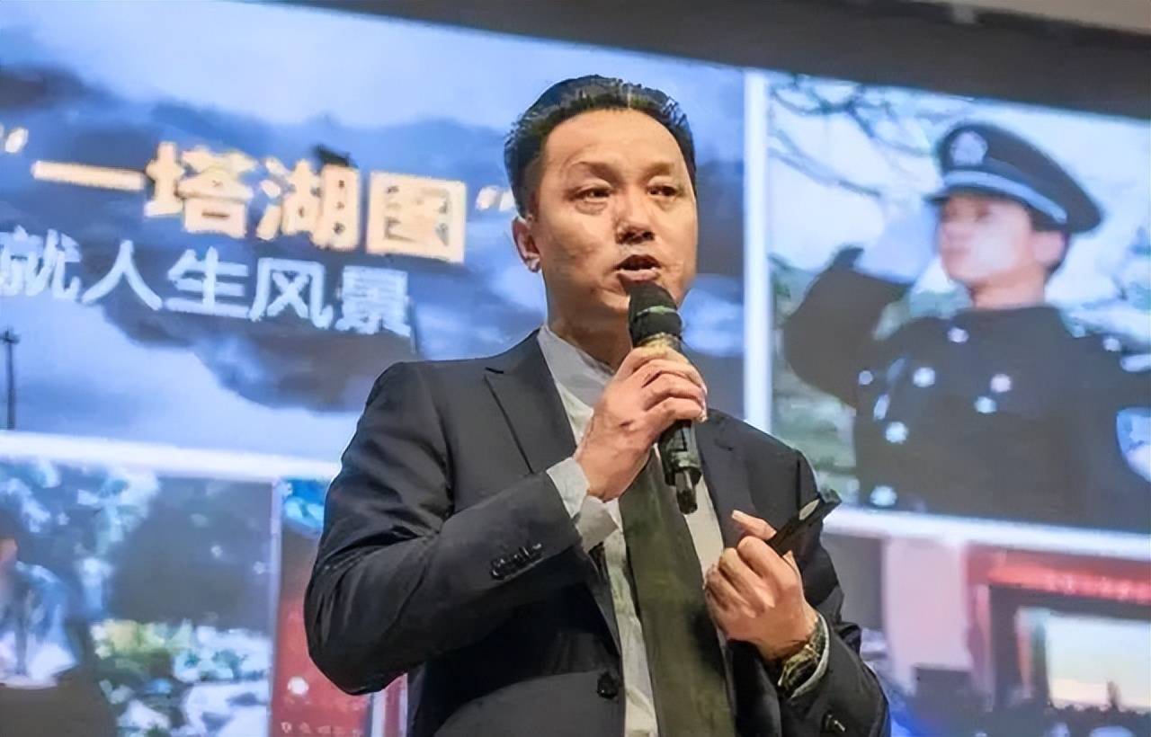 25年前,北大保安张俊成逆袭自考读北大,如今他现状如何?