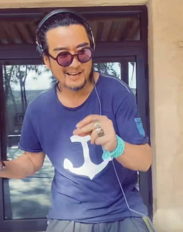 57岁孙兴近况曝光胡须杂乱显邋遢曾两次婚内不忠诚