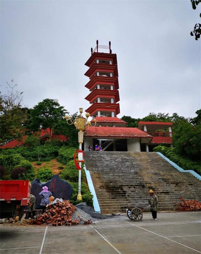 隆林民族文化石刻园区首批作品竖立啦