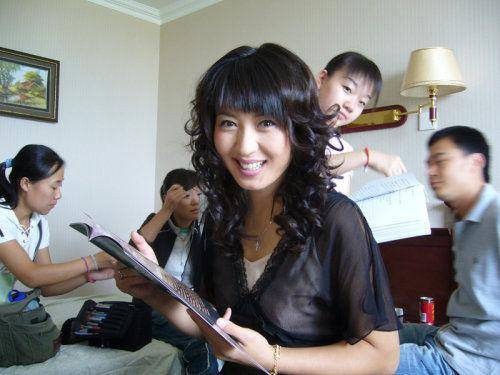 虽然闫学晶很少谈论生活,但后来发现丈夫是刘老根舞台的老板--林越.