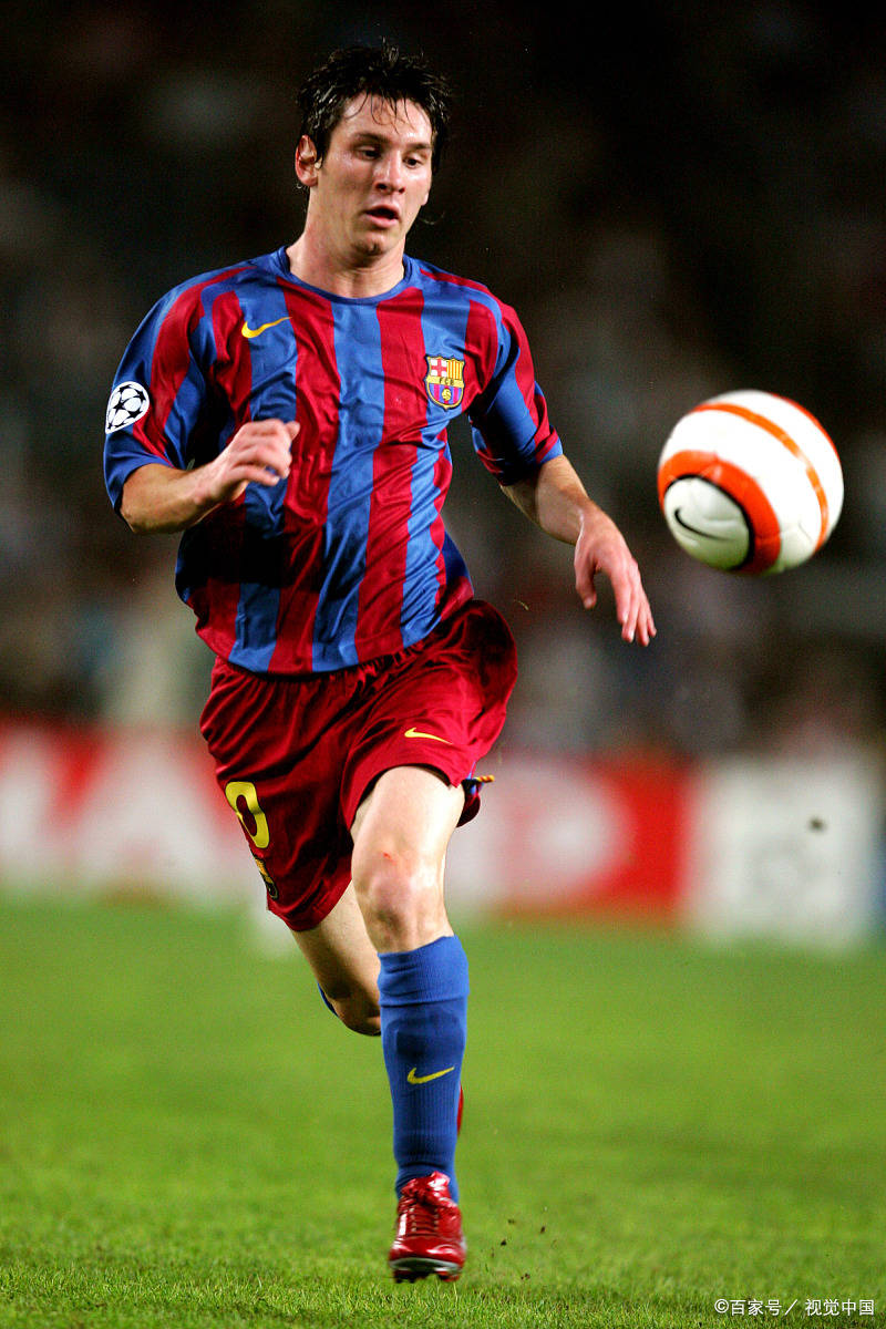 年轻时的梅西,每场比赛不是在过人就是在过人的路上,踢过球的都知道