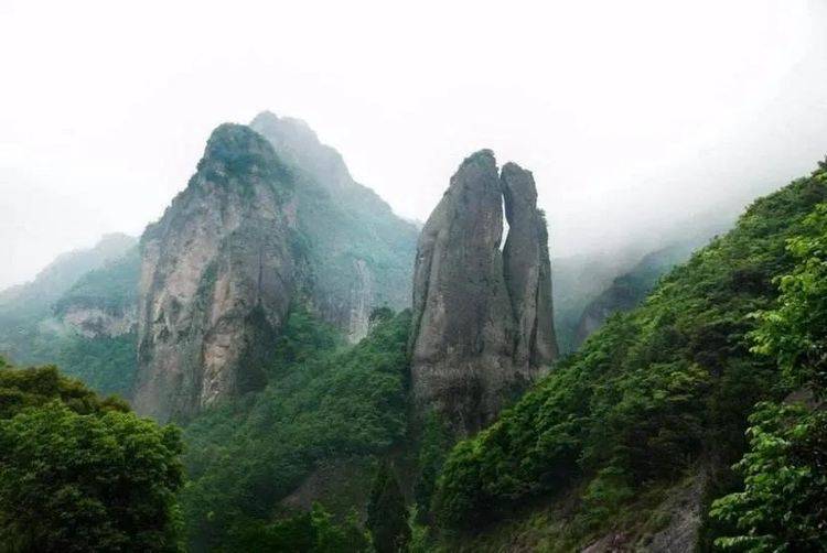 温州有一座山奇水秀的名山，被誉为“海上名山”，看景不需要爬山