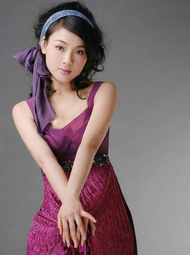 原创歌唱家陈思思是一个漂亮的湘妹子如此优秀的她却至今未婚